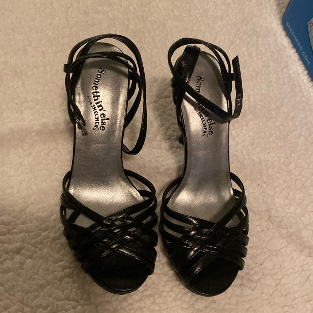 Somethin’ Else From Sketchers 4” Open Toe Cross C… - image 1